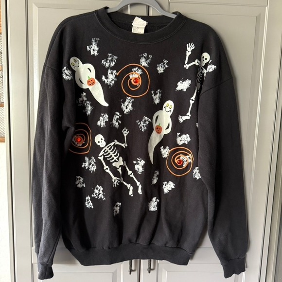 Vintage Wetpaint Unisex Halloween Ghosts Skeletons Pullover Sweatshirt, Black,OS - Picture 1 of 11